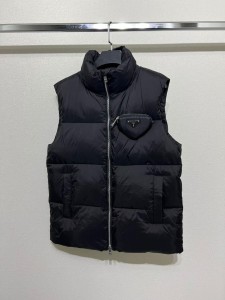 Жилетка Prada