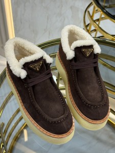 Ботинки на меху Prada