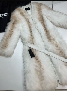 Пальто из меха лисы Fendi