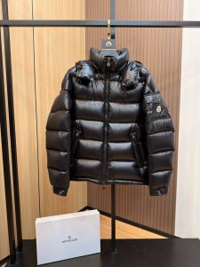 Пуховик Moncler