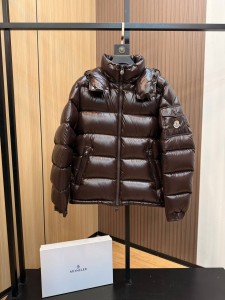 Пуховик Moncler