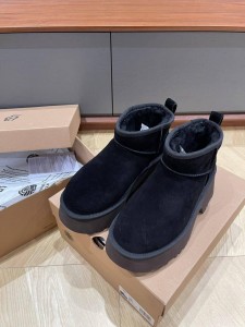 UGG ULTRA MINI NEW HEIGHTS BLACK