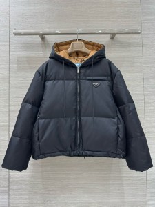 Пуховик Prada
