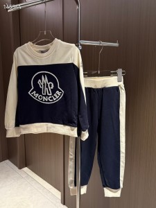 Костюм Moncler