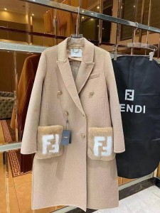 Пальто Fendi