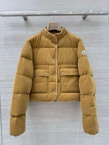 Пуховик Moncler