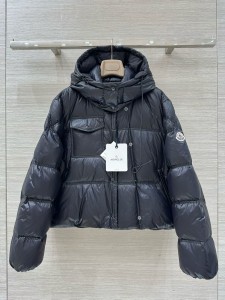 Пуховик Moncler
