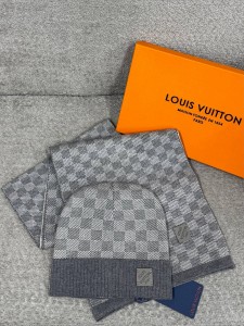 Кашемировая шапка и шарф Louis Vuitton