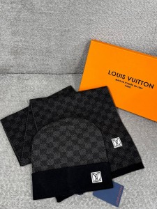 Кашемировая шапка и шарф Louis Vuitton
