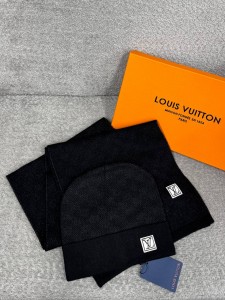 Кашемировая шапка и шарф Louis Vuitton
