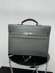 Портфель Hermes из кожи крокодила
