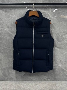 Жилетка Prada