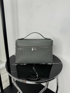 Крокодиловая сумка Loro Piana
