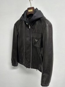 Кожаная куртка Prada