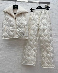 Костюм с мехом Christian Dior Костюм с мехом Christian Dior