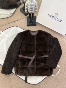Бомбер Moncler