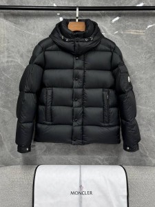 Пуховик Moncler Пуховик Moncler