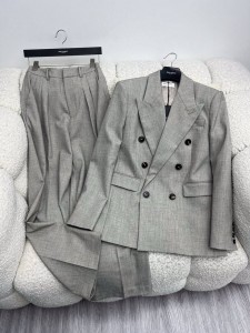 Классически костюм Saint Laurent Классически костюм Saint Laurent