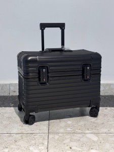 Чемодан ручной клади Rimowa