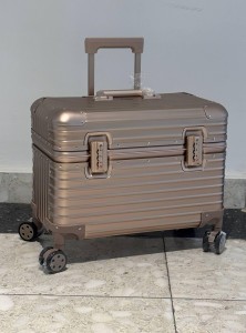 Чемодан ручной клади Rimowa