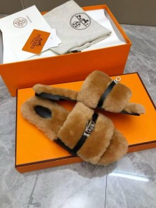 Шлепанцы на меху Hermes Шлепанцы на меху Hermes