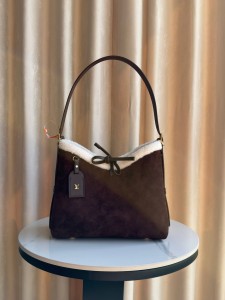 Сумка Louis Vuitton CarryAll PM Сумка Louis Vuitton CarryAll PM