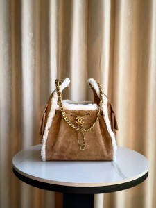 Сумка Chanel Small 25 Hobo Bag Beige Suede and White Сумка Chanel Small 25 Hobo Bag Beige Suede and White
