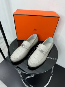 Крокодиловые лоферы Hermes