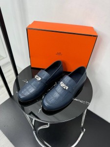 Крокодиловые лоферы Hermes