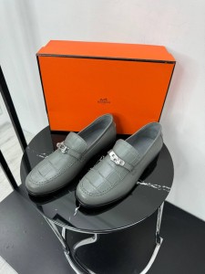 Крокодиловые лоферы Hermes