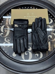 Перчатки Burberry