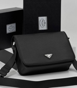 Сумка мессенджер Prada