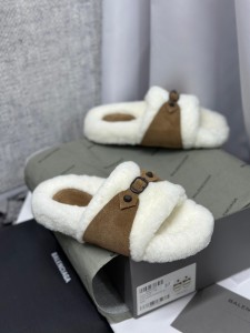 Шлепанцы на меху Balenciaga