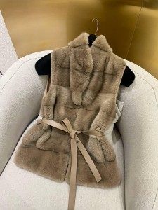 Норковый жилет Loro Piana