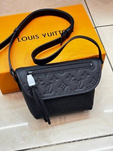 Бумажник Pulse Wearable Louis Vuitton