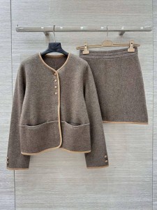 Женский костюм Loro Piana коричневый