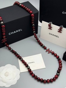 Бусы Chanel