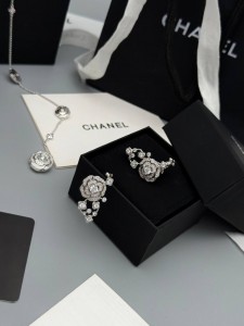 Серьги Chanel