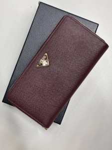 Кошелек Prada