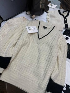 Свитер Chanel