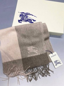 Шарф Burberry