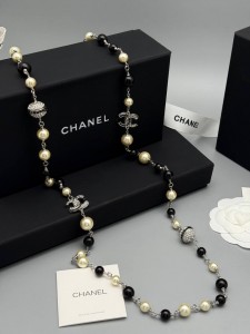 Бусы Chanel