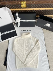 Свитер Chanel