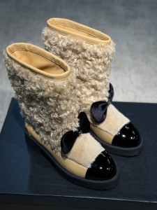 Женские ботинки Chanel молочные