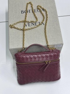 Женская сумка Bottega Veneta бордовая