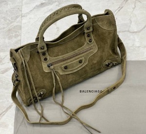 Женская замшевая сумка Balenciaga Le City Small цвета хаки