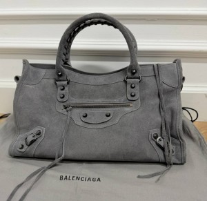Женская замшевая сумка Balenciaga Le City Medium серая