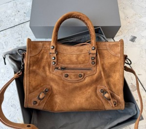 Женская замшевая сумка Balenciaga Le City коричневая ty Medium