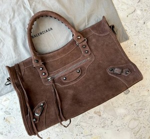 Женская замшевая сумка Balenciaga Le City шоколадная ty Medium