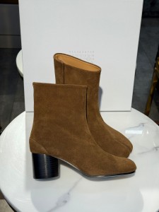 Женские замшевые ботильоны Maison Margiela коричневые
